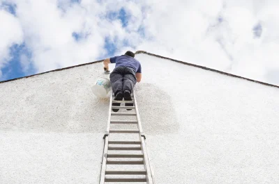 Peinture extérieure à la Llagonne — façades et ravalement
